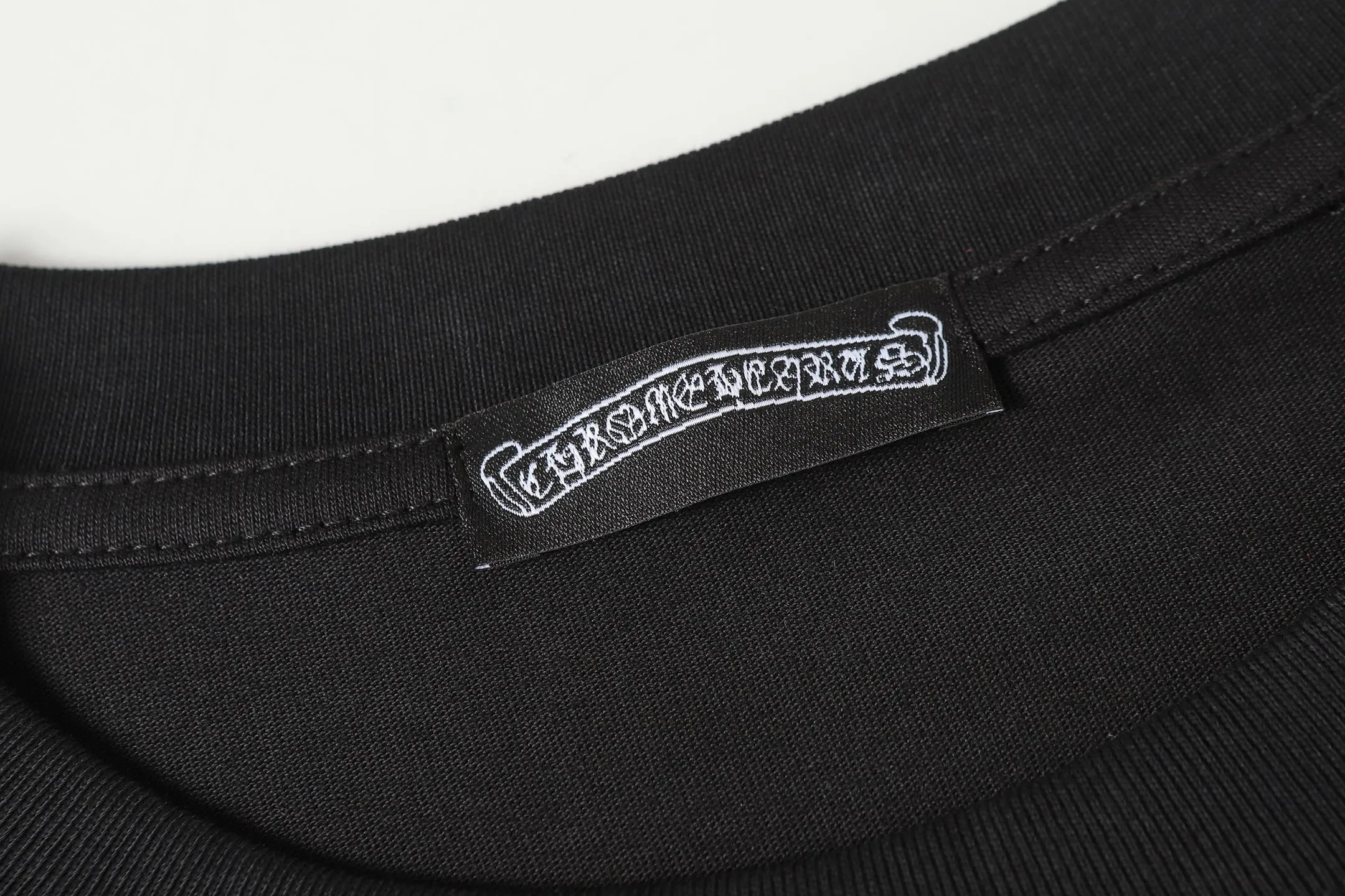 P150 cross-border model, please do not place an order if you are pursuing quality -Chrome Hearts/Chrome Hearts Sanskrit horseshoe sunflower print popular short-sleeved T-shirt -High weight, high density and high quality, soft, delicate and skin-friendly wool, soft and silky to the touch, excellent warmth and skin-friendly properties -Customized weaving and dyeing, no color difference, no matter the fabric or workmanship details, beat the ordinary version on the market -Colour: black white -Size: S M L XL